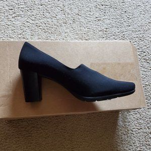 Aerosoles "Monday" fabric pumps size 7, black, 2.5" heel